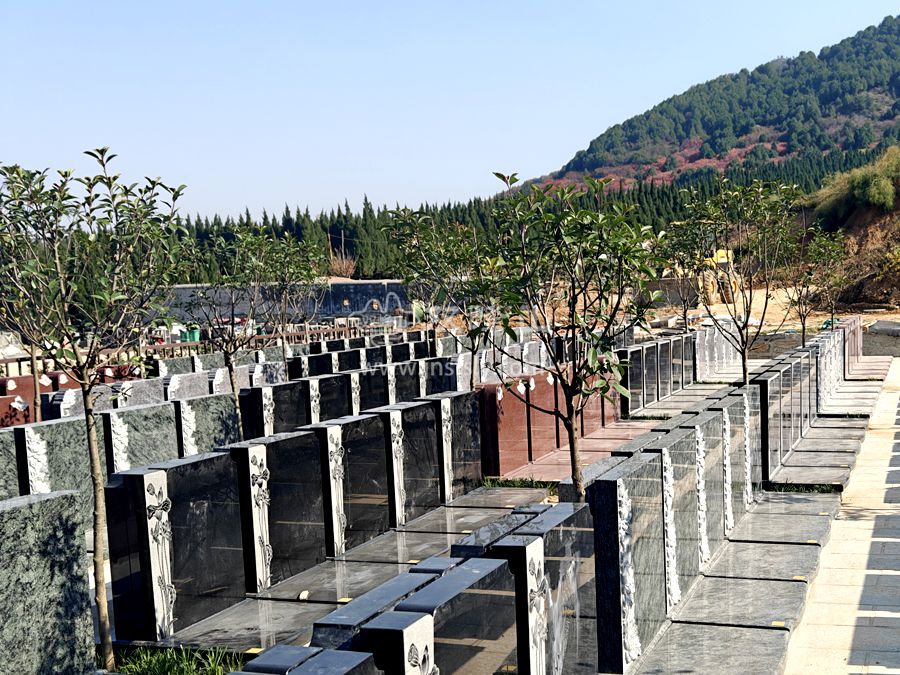 济南双峰山陵园东四区