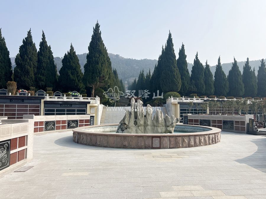 济南双峰山陵园壁葬